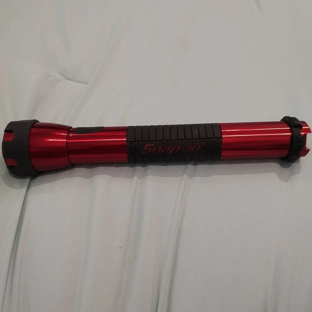Snap-on Tools 2 D Cell Flashlight red anodized aluminum and rubber grips 13